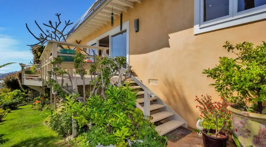 827 Buena Vista Way,Laguna Beach,California 92651,United States,3 Bedrooms Bedrooms,4 Rooms Rooms,2 BathroomsBathrooms,Residential,Buena Vista Way,1,215306