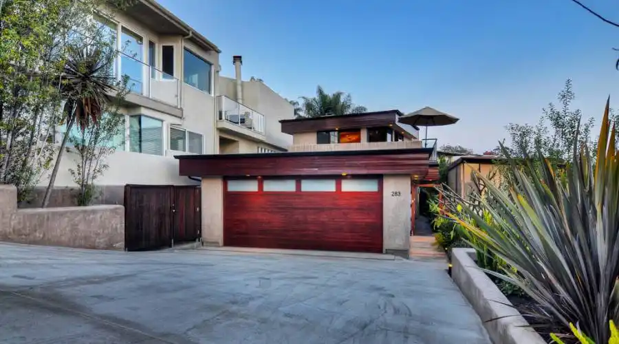 283 Upland,Laguna Beach,California 92651,United States,3 Bedrooms Bedrooms,5 Rooms Rooms,2 BathroomsBathrooms,Residential,Upland,215327