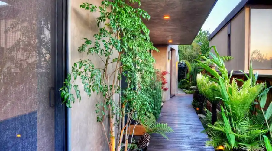 283 Upland,Laguna Beach,California 92651,United States,3 Bedrooms Bedrooms,5 Rooms Rooms,2 BathroomsBathrooms,Residential,Upland,215327