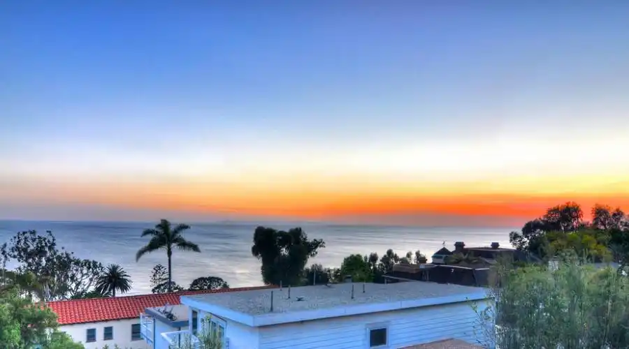283 Upland,Laguna Beach,California 92651,United States,3 Bedrooms Bedrooms,5 Rooms Rooms,2 BathroomsBathrooms,Residential,Upland,215327