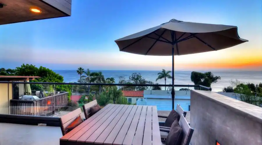 283 Upland,Laguna Beach,California 92651,United States,3 Bedrooms Bedrooms,5 Rooms Rooms,2 BathroomsBathrooms,Residential,Upland,215327
