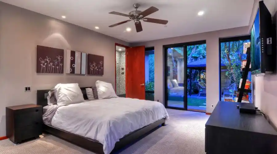 283 Upland,Laguna Beach,California 92651,United States,3 Bedrooms Bedrooms,5 Rooms Rooms,2 BathroomsBathrooms,Residential,Upland,215327