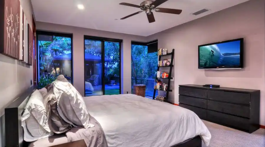 283 Upland,Laguna Beach,California 92651,United States,3 Bedrooms Bedrooms,5 Rooms Rooms,2 BathroomsBathrooms,Residential,Upland,215327