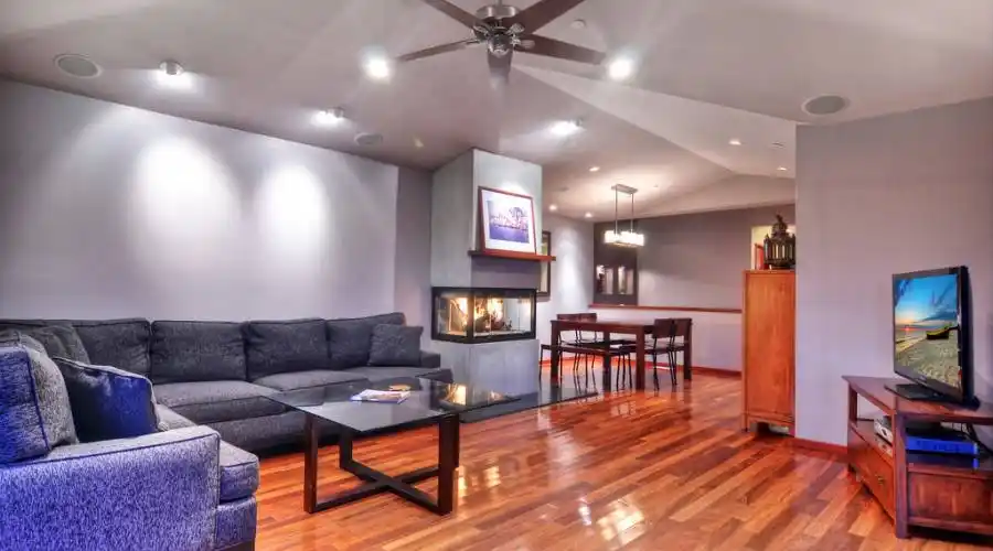 283 Upland,Laguna Beach,California 92651,United States,3 Bedrooms Bedrooms,5 Rooms Rooms,2 BathroomsBathrooms,Residential,Upland,215327