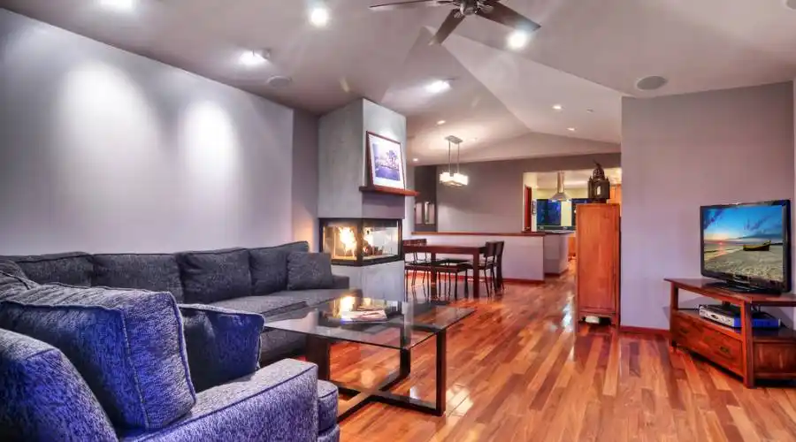 283 Upland,Laguna Beach,California 92651,United States,3 Bedrooms Bedrooms,5 Rooms Rooms,2 BathroomsBathrooms,Residential,Upland,215327