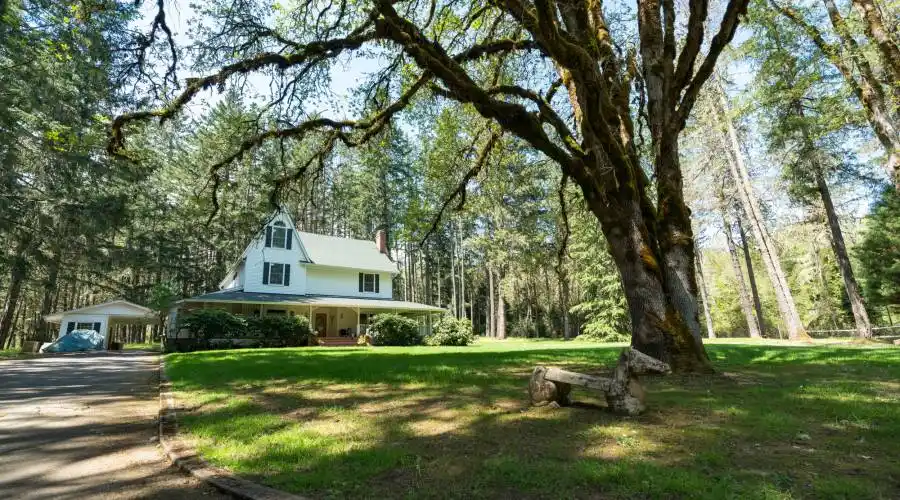 201 Tanglewood Lane,Roseburg,Oregon 97471,United States,5 Bedrooms Bedrooms,10 Rooms Rooms,2 BathroomsBathrooms,Residential,Lane,215413