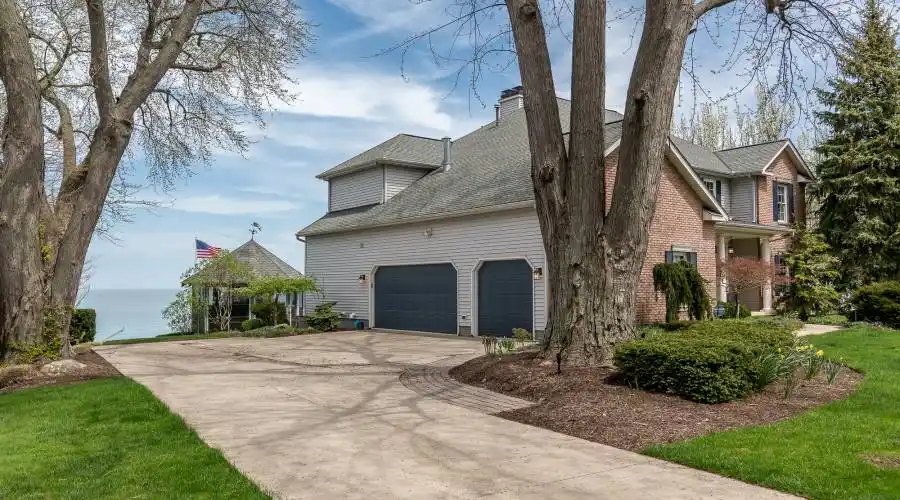 4323 Lake Rd,Sheffield Lake,Ohio 44054,United States,4 Bedrooms Bedrooms,13 Rooms Rooms,3 BathroomsBathrooms,Residential,Lake,3,231849