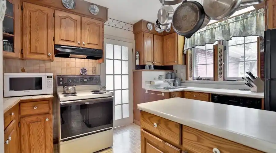517 Morrison Road,Oakville,L6J 4K6,Canada,3 Bedrooms Bedrooms,2 BathroomsBathrooms,Residential,Morrison,233583