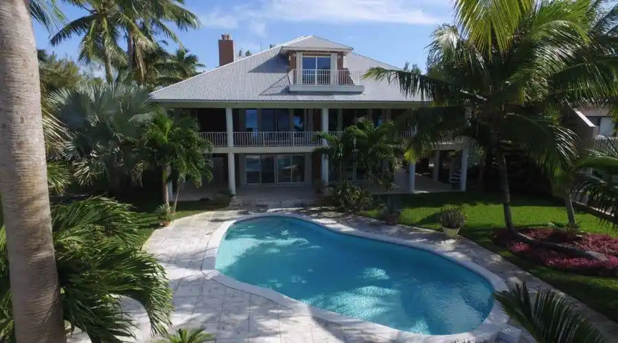 Treasure Cay Drive,Treasure Cay,Abaco,Bahamas,4 Bedrooms Bedrooms,5 BathroomsBathrooms,Residential,Hayes House,Treasure Cay Drive,235053