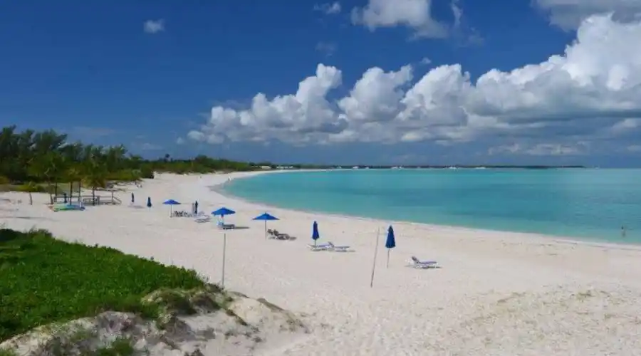 Treasure Cay Drive,Treasure Cay,Abaco,Bahamas,4 Bedrooms Bedrooms,5 BathroomsBathrooms,Residential,Hayes House,Treasure Cay Drive,235053