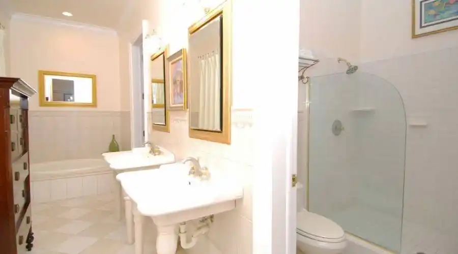 Treasure Cay Drive,Treasure Cay,Abaco,Bahamas,4 Bedrooms Bedrooms,5 BathroomsBathrooms,Residential,Hayes House,Treasure Cay Drive,235053