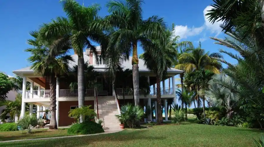 Treasure Cay Drive,Treasure Cay,Abaco,Bahamas,4 Bedrooms Bedrooms,5 BathroomsBathrooms,Residential,Hayes House,Treasure Cay Drive,235053