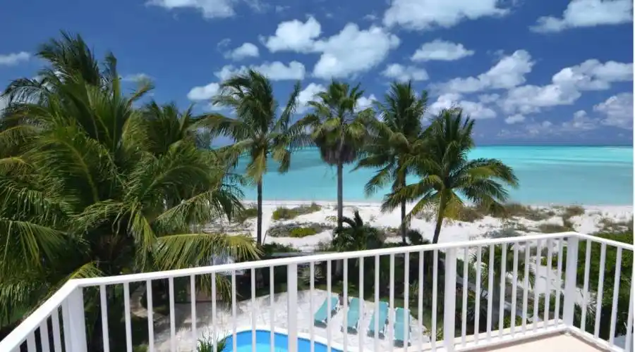 Treasure Cay Drive,Treasure Cay,Abaco,Bahamas,4 Bedrooms Bedrooms,5 BathroomsBathrooms,Residential,Hayes House,Treasure Cay Drive,235053