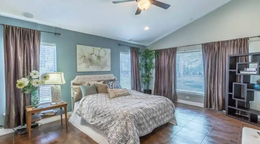 10724 High Crest Court,Howey-in-the-Hills,Florida 34737,United States,4 Bedrooms Bedrooms,2 BathroomsBathrooms,Residential,High Crest,235073