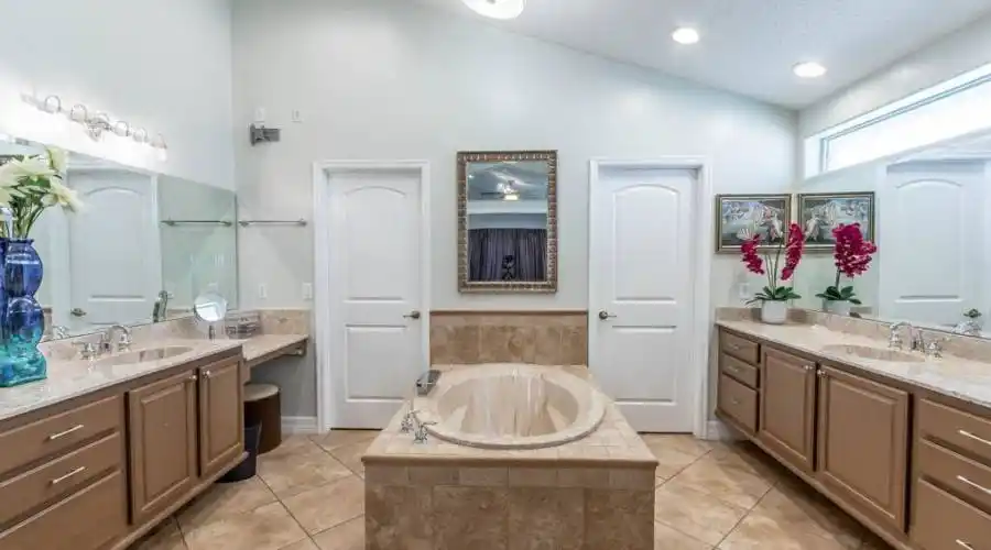 10724 High Crest Court,Howey-in-the-Hills,Florida 34737,United States,4 Bedrooms Bedrooms,2 BathroomsBathrooms,Residential,High Crest,235073