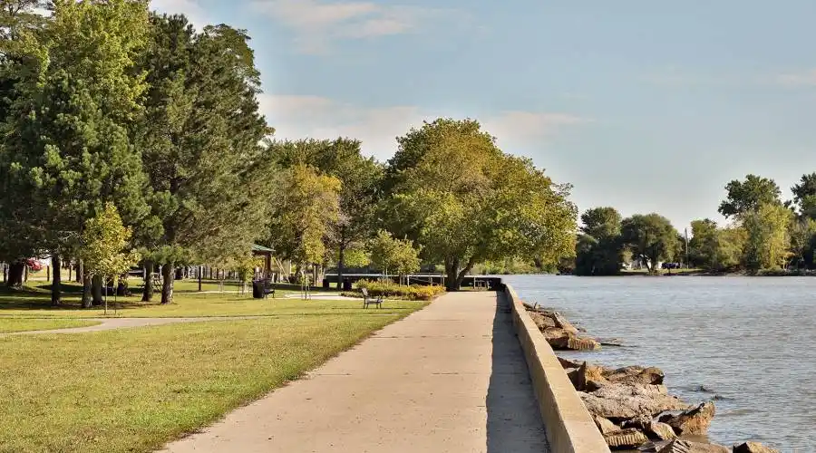 33 Greens Line,DUNNVILLE,Canada,5 Bedrooms Bedrooms,9 Rooms Rooms,5 BathroomsBathrooms,Residential,Greens,235554