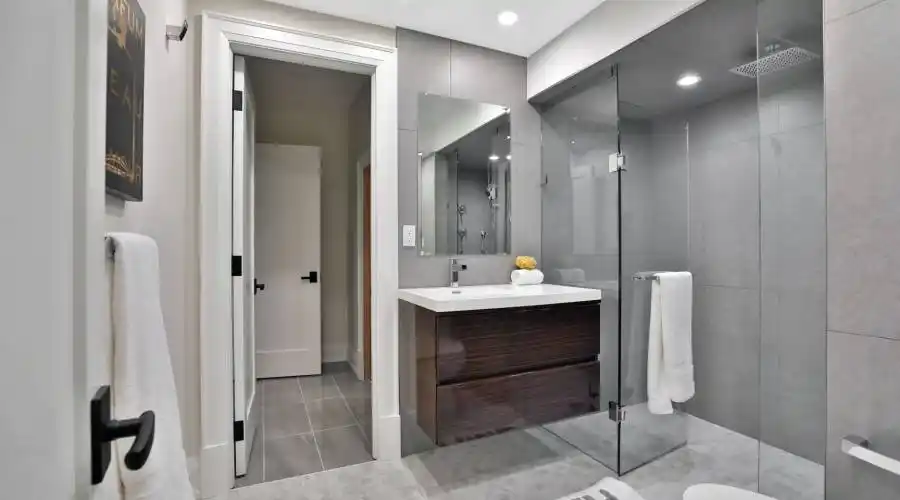 360 Sheddon Avenue,Oakville,L6J 3P2,Canada,3 Bedrooms Bedrooms,13 Rooms Rooms,3 BathroomsBathrooms,Residential,Sheddon,238468