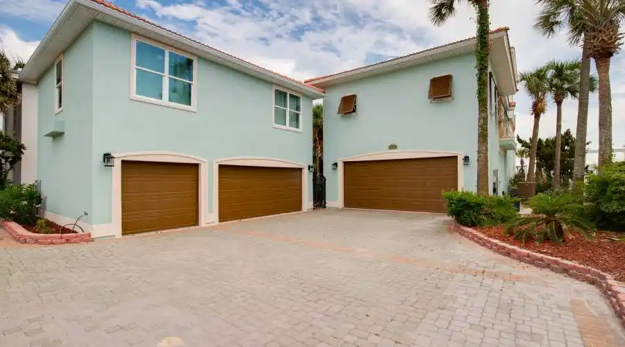 2 Seperate Garages with Guest Apartments above