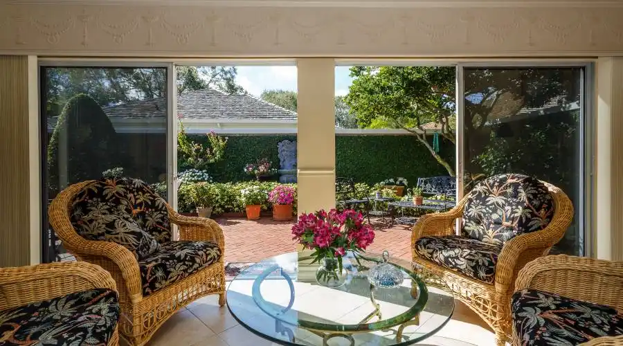 Beautiful Garden Room - views of a formal landscaped Terrace