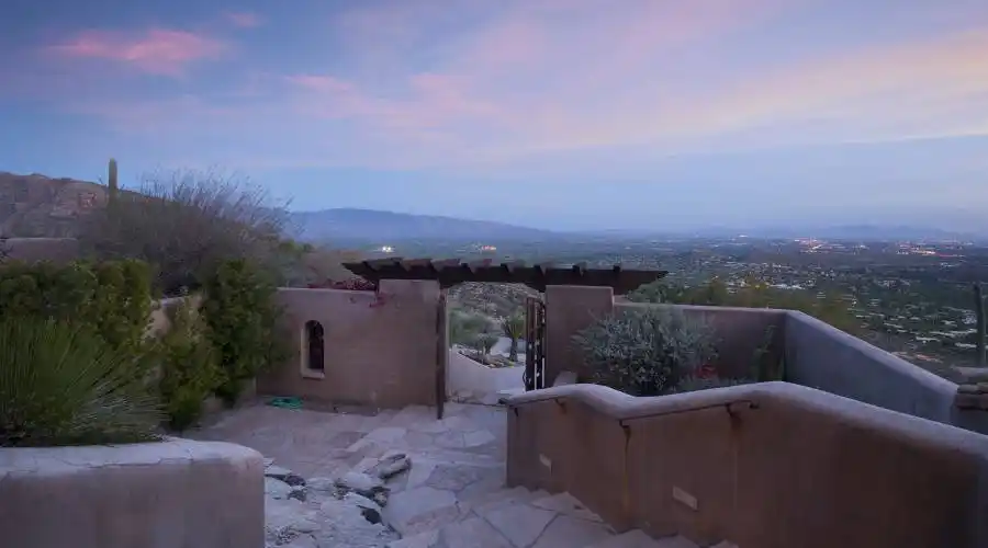 6799 N Rattlesnake Canyon Road,Tucson,Arizona 85750,United States,5 Bedrooms Bedrooms,7 BathroomsBathrooms,Residential,N Rattlesnake Canyon Road,246133