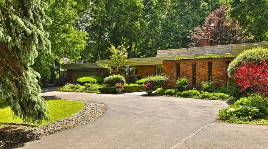 306 Lakeshore Road West,Oakville,L6K 1G1,Canada,4 Bedrooms Bedrooms,16 Rooms Rooms,4 BathroomsBathrooms,Residential,Lakeshore Road West,250627