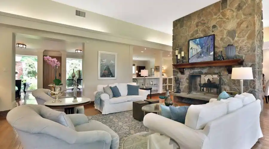 306 Lakeshore Road West,Oakville,L6K 1G1,Canada,4 Bedrooms Bedrooms,16 Rooms Rooms,4 BathroomsBathrooms,Residential,Lakeshore Road West,250627