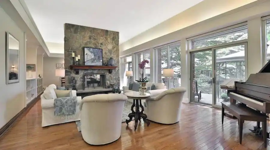 306 Lakeshore Road West,Oakville,L6K 1G1,Canada,4 Bedrooms Bedrooms,16 Rooms Rooms,4 BathroomsBathrooms,Residential,Lakeshore Road West,250627