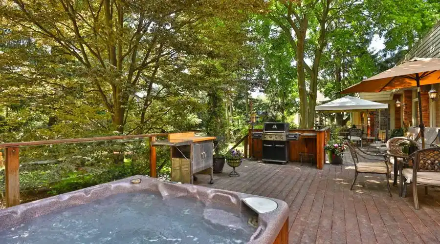 306 Lakeshore Road West,Oakville,L6K 1G1,Canada,4 Bedrooms Bedrooms,16 Rooms Rooms,4 BathroomsBathrooms,Residential,Lakeshore Road West,250627