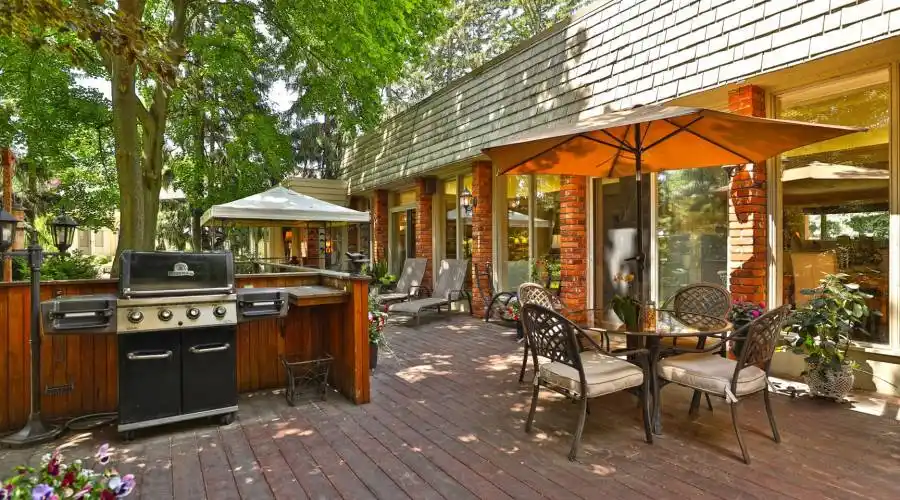 306 Lakeshore Road West,Oakville,L6K 1G1,Canada,4 Bedrooms Bedrooms,16 Rooms Rooms,4 BathroomsBathrooms,Residential,Lakeshore Road West,250627