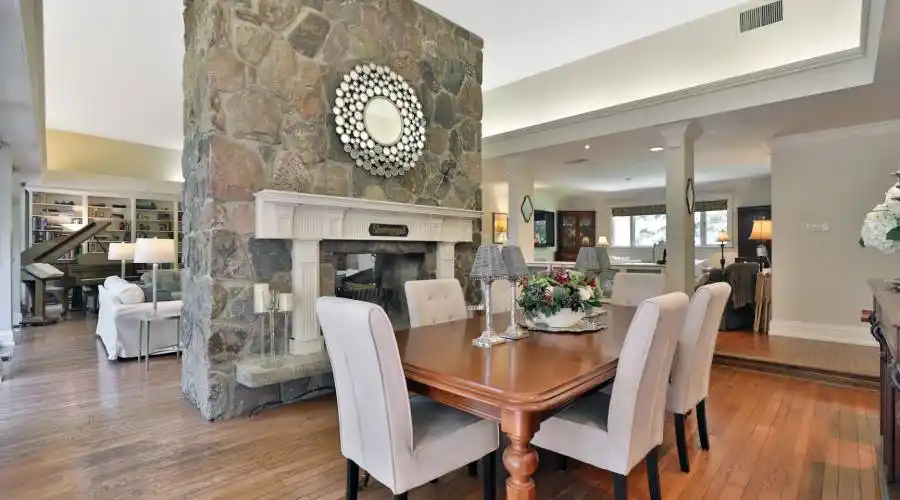 306 Lakeshore Road West,Oakville,L6K 1G1,Canada,4 Bedrooms Bedrooms,16 Rooms Rooms,4 BathroomsBathrooms,Residential,Lakeshore Road West,250627