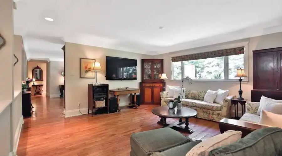 306 Lakeshore Road West,Oakville,L6K 1G1,Canada,4 Bedrooms Bedrooms,16 Rooms Rooms,4 BathroomsBathrooms,Residential,Lakeshore Road West,250627