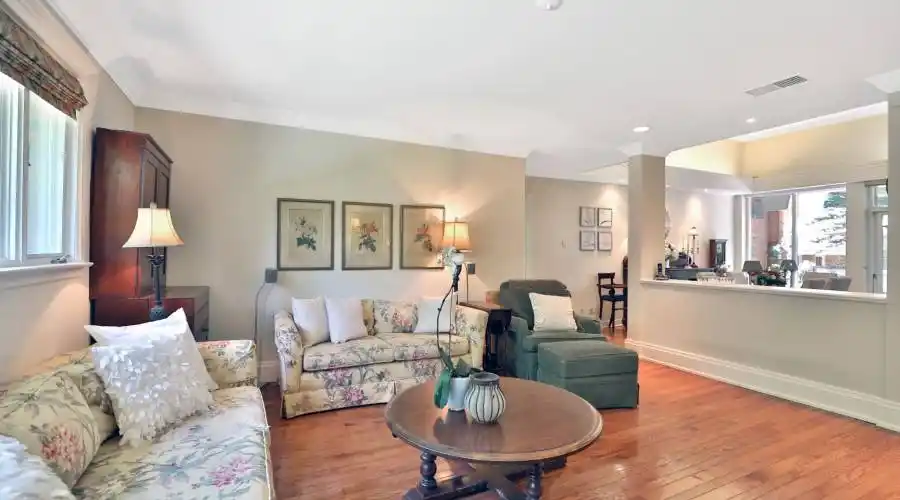 306 Lakeshore Road West,Oakville,L6K 1G1,Canada,4 Bedrooms Bedrooms,16 Rooms Rooms,4 BathroomsBathrooms,Residential,Lakeshore Road West,250627