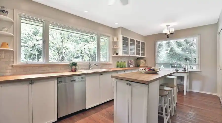306 Lakeshore Road West,Oakville,L6K 1G1,Canada,4 Bedrooms Bedrooms,16 Rooms Rooms,4 BathroomsBathrooms,Residential,Lakeshore Road West,250627
