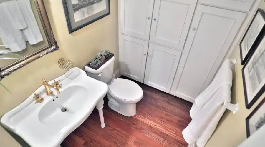 306 Lakeshore Road West,Oakville,L6K 1G1,Canada,4 Bedrooms Bedrooms,16 Rooms Rooms,4 BathroomsBathrooms,Residential,Lakeshore Road West,250627