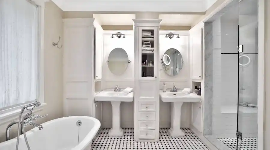 306 Lakeshore Road West,Oakville,L6K 1G1,Canada,4 Bedrooms Bedrooms,16 Rooms Rooms,4 BathroomsBathrooms,Residential,Lakeshore Road West,250627