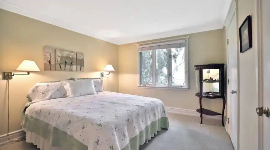 306 Lakeshore Road West,Oakville,L6K 1G1,Canada,4 Bedrooms Bedrooms,16 Rooms Rooms,4 BathroomsBathrooms,Residential,Lakeshore Road West,250627