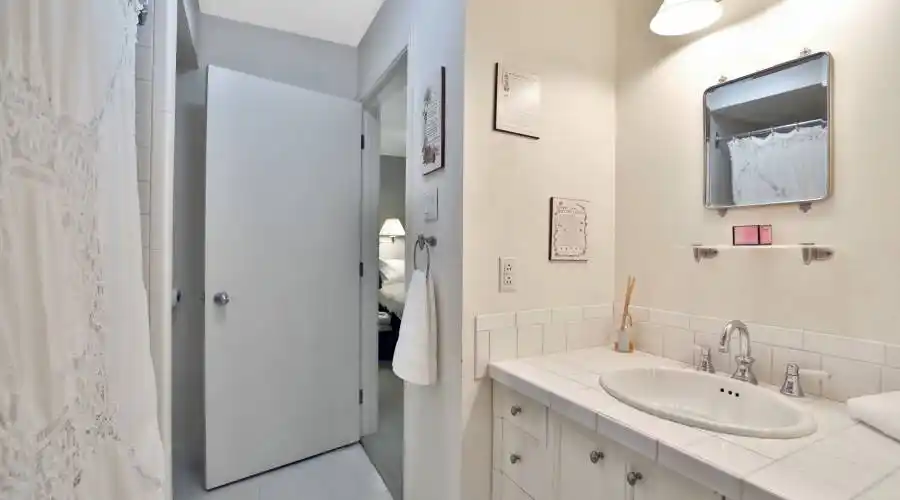 306 Lakeshore Road West,Oakville,L6K 1G1,Canada,4 Bedrooms Bedrooms,16 Rooms Rooms,4 BathroomsBathrooms,Residential,Lakeshore Road West,250627