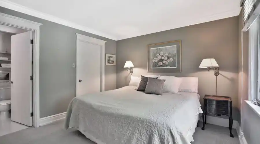 306 Lakeshore Road West,Oakville,L6K 1G1,Canada,4 Bedrooms Bedrooms,16 Rooms Rooms,4 BathroomsBathrooms,Residential,Lakeshore Road West,250627