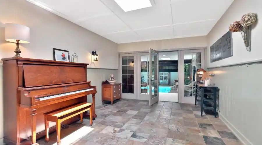 306 Lakeshore Road West,Oakville,L6K 1G1,Canada,4 Bedrooms Bedrooms,16 Rooms Rooms,4 BathroomsBathrooms,Residential,Lakeshore Road West,250627