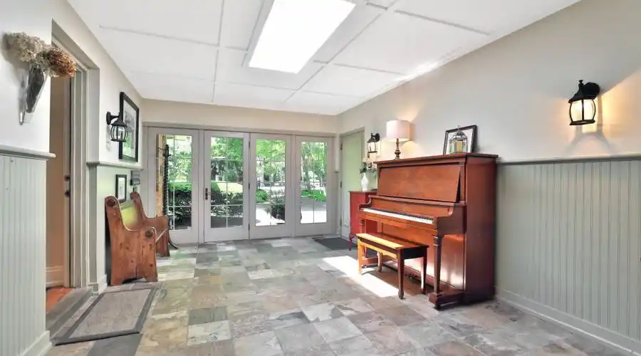 306 Lakeshore Road West,Oakville,L6K 1G1,Canada,4 Bedrooms Bedrooms,16 Rooms Rooms,4 BathroomsBathrooms,Residential,Lakeshore Road West,250627