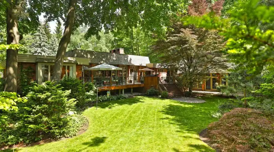 306 Lakeshore Road West,Oakville,L6K 1G1,Canada,4 Bedrooms Bedrooms,16 Rooms Rooms,4 BathroomsBathrooms,Residential,Lakeshore Road West,250627