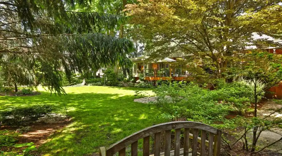 306 Lakeshore Road West,Oakville,L6K 1G1,Canada,4 Bedrooms Bedrooms,16 Rooms Rooms,4 BathroomsBathrooms,Residential,Lakeshore Road West,250627