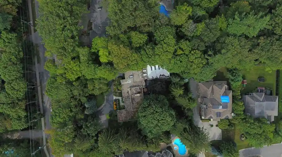 306 Lakeshore Road West,Oakville,L6K 1G1,Canada,4 Bedrooms Bedrooms,16 Rooms Rooms,4 BathroomsBathrooms,Residential,Lakeshore Road West,250627