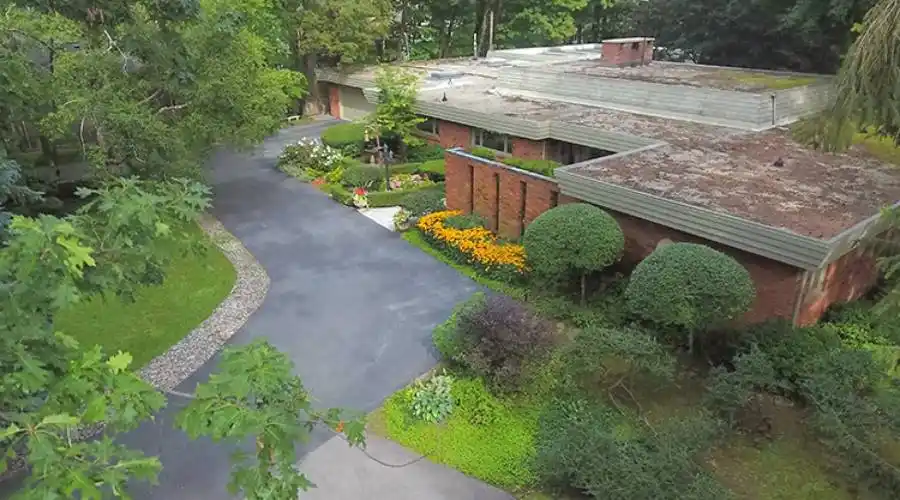 306 Lakeshore Road West,Oakville,L6K 1G1,Canada,4 Bedrooms Bedrooms,16 Rooms Rooms,4 BathroomsBathrooms,Residential,Lakeshore Road West,250627