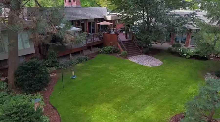 306 Lakeshore Road West,Oakville,L6K 1G1,Canada,4 Bedrooms Bedrooms,16 Rooms Rooms,4 BathroomsBathrooms,Residential,Lakeshore Road West,250627