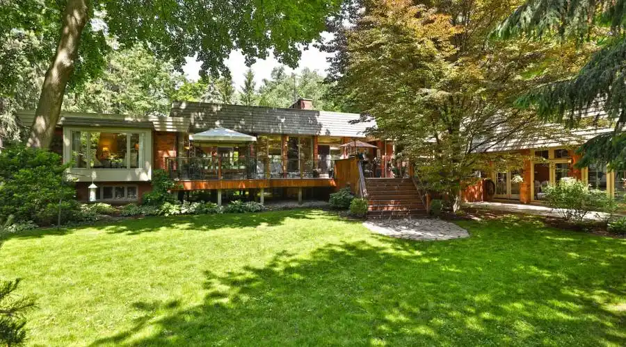 306 Lakeshore Road West,Oakville,L6K 1G1,Canada,4 Bedrooms Bedrooms,16 Rooms Rooms,4 BathroomsBathrooms,Residential,Lakeshore Road West,250627