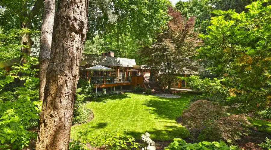 306 Lakeshore Road West,Oakville,L6K 1G1,Canada,4 Bedrooms Bedrooms,16 Rooms Rooms,4 BathroomsBathrooms,Residential,Lakeshore Road West,250627