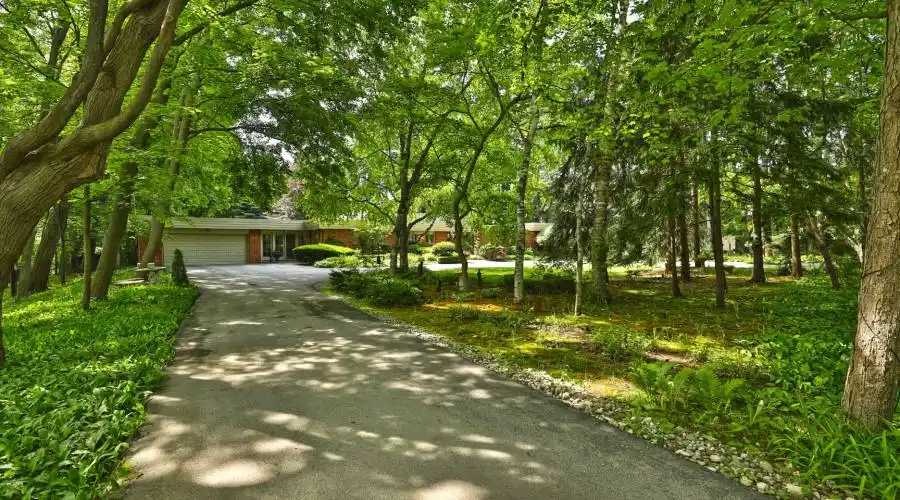 306 Lakeshore Road West,Oakville,L6K 1G1,Canada,4 Bedrooms Bedrooms,16 Rooms Rooms,4 BathroomsBathrooms,Residential,Lakeshore Road West,250627