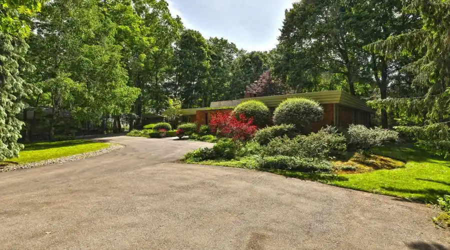 306 Lakeshore Road West,Oakville,L6K 1G1,Canada,4 Bedrooms Bedrooms,16 Rooms Rooms,4 BathroomsBathrooms,Residential,Lakeshore Road West,250627