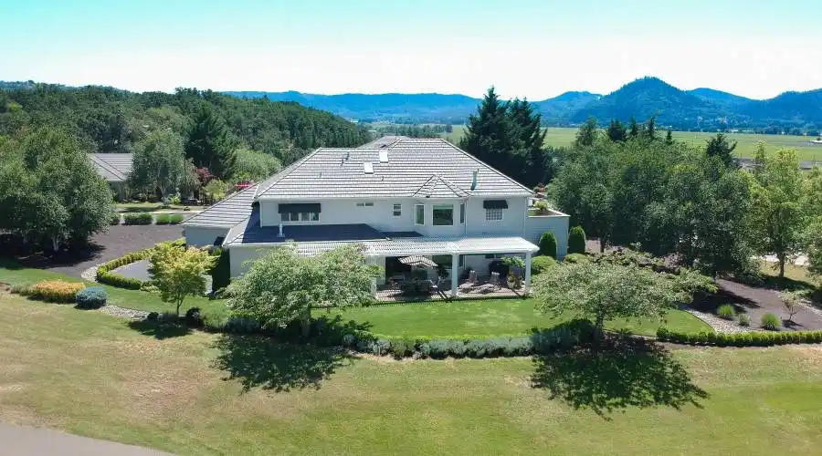 280 Fairway Village Lane,Roseburg,Oregon 97471,United States,4 Bedrooms Bedrooms,9 Rooms Rooms,3 BathroomsBathrooms,Residential,Fairway Village Lane,250628